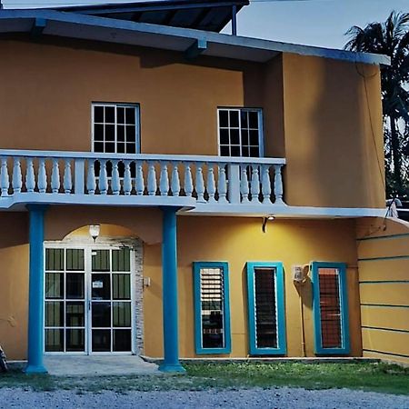 Hotel Y Restaurante Casa Jardines San Benito المظهر الخارجي الصورة