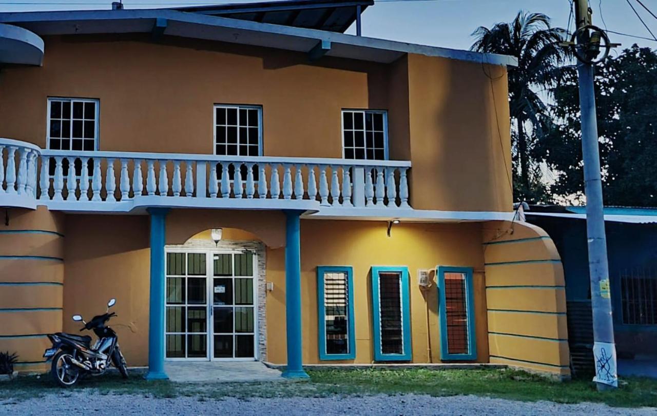 Hotel Y Restaurante Casa Jardines San Benito المظهر الخارجي الصورة