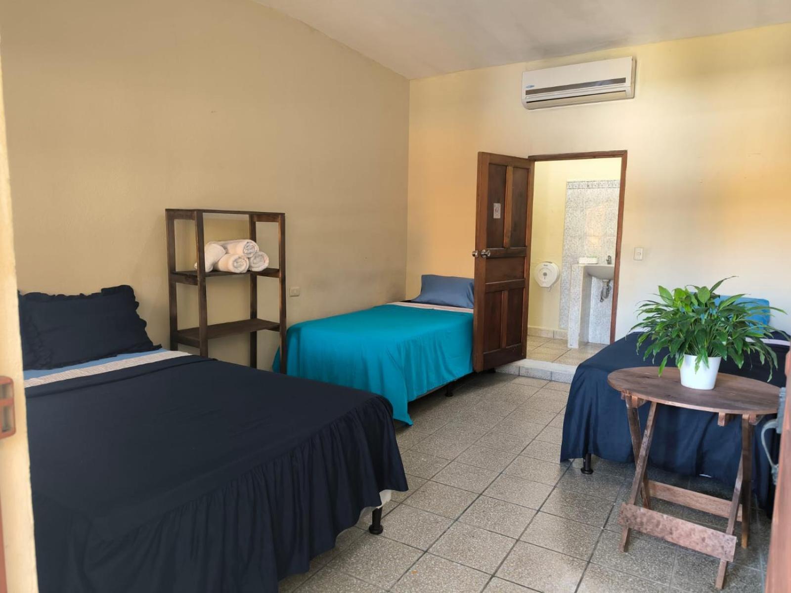 Hotel Y Restaurante Casa Jardines San Benito المظهر الخارجي الصورة