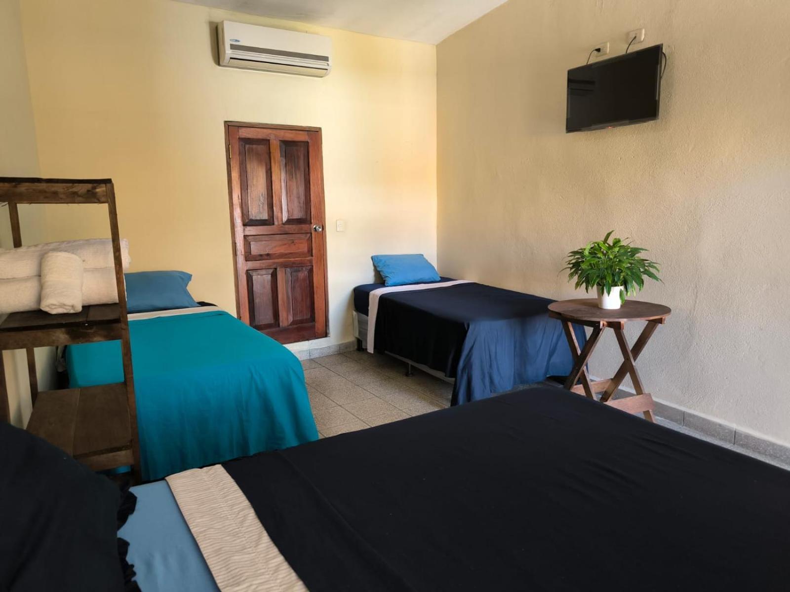 Hotel Y Restaurante Casa Jardines San Benito المظهر الخارجي الصورة