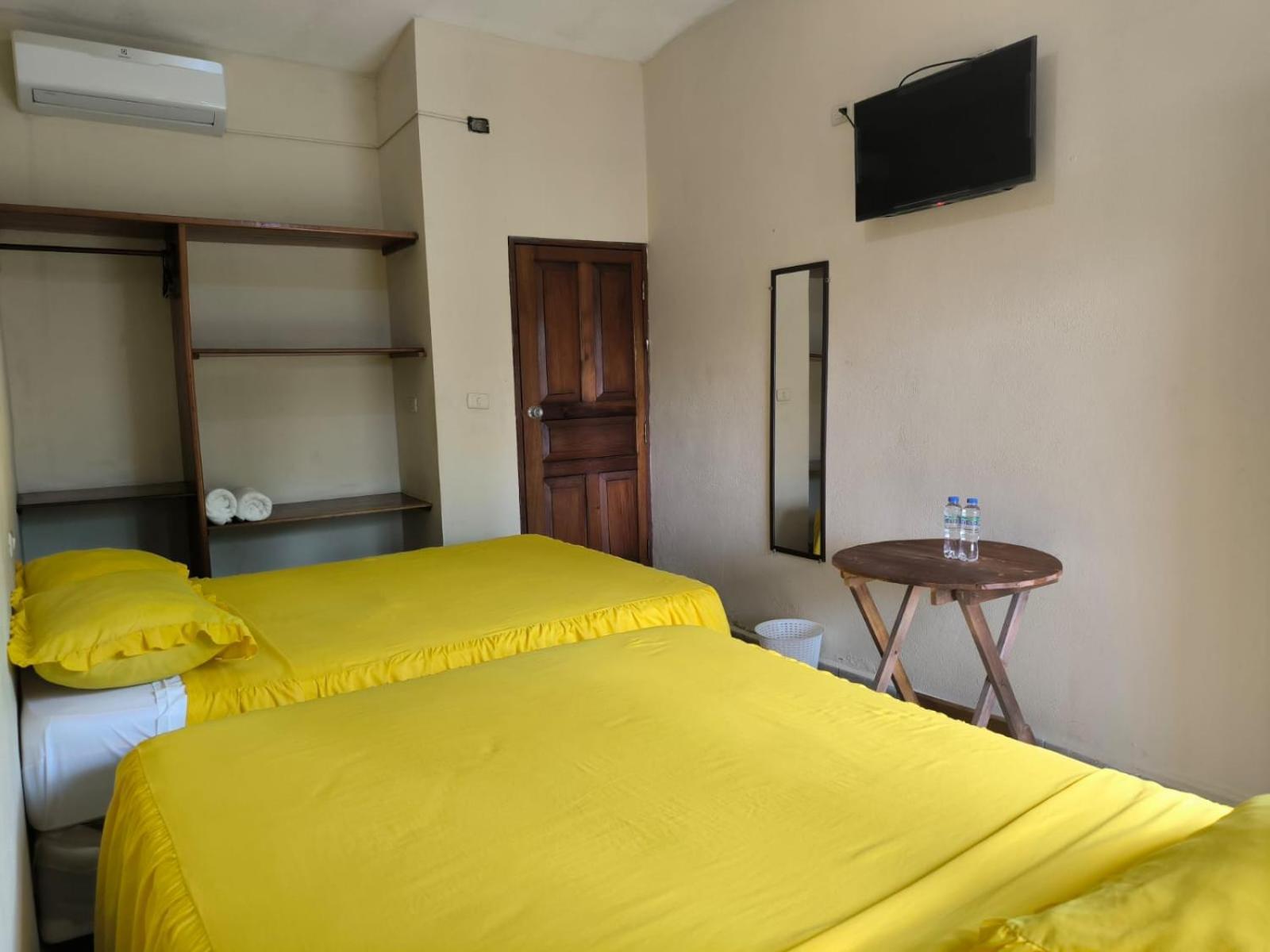 Hotel Y Restaurante Casa Jardines San Benito المظهر الخارجي الصورة